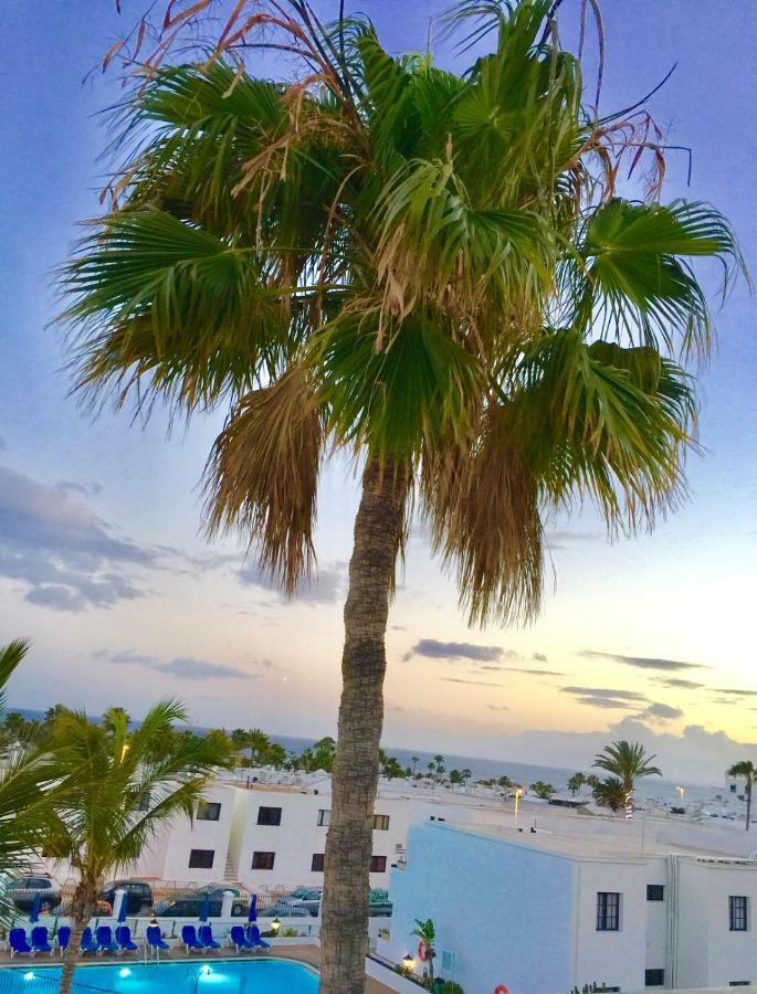 Aguazul - A Pie De Piscina Y Vistas Al Mar Lejlighed Puerto del Carmen  Eksteriør billede